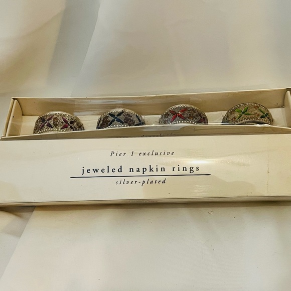 NWT Pier 1 Jeweled Silver Plated Napkin Rings ~ Eight (8) - Picture 4 of 6